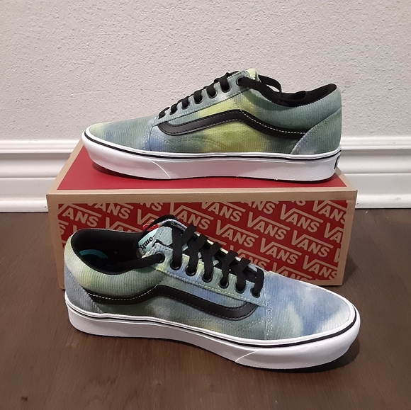 Vans - Picture 3 of 5